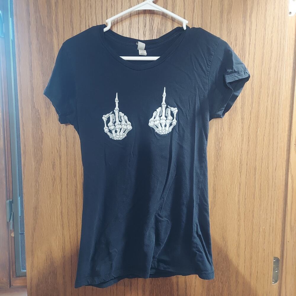 Skeleton Hands on Boobs Funny Spooky punk Halloween Costume T-Shirt black